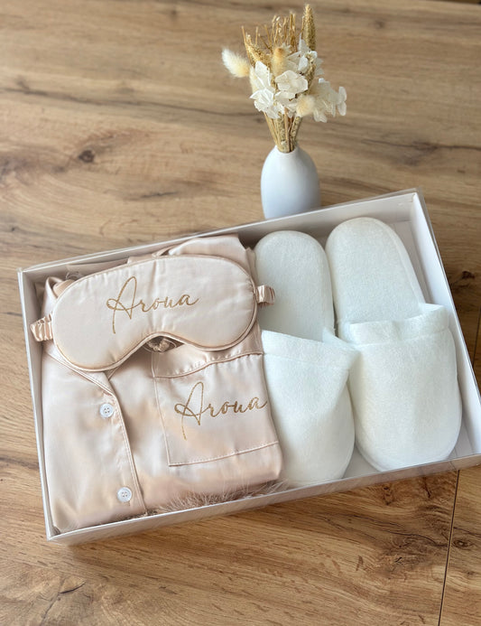Coffret pyjama satiné à plumes champagne